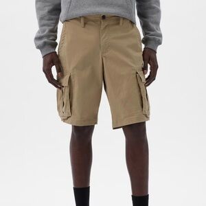 GAP Men’s Relaxed Cargo Shorts